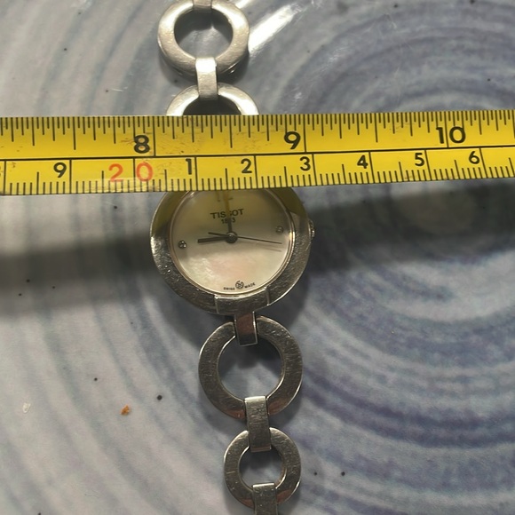 Tissot “pinky” ladies watch. NEW BATTERY - Picture 2 of 9